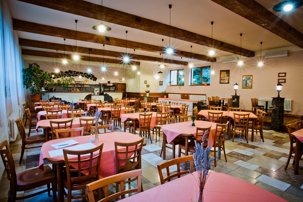 Hotel w Rzeszowie z restauracją idealny na chrzciny i eventy